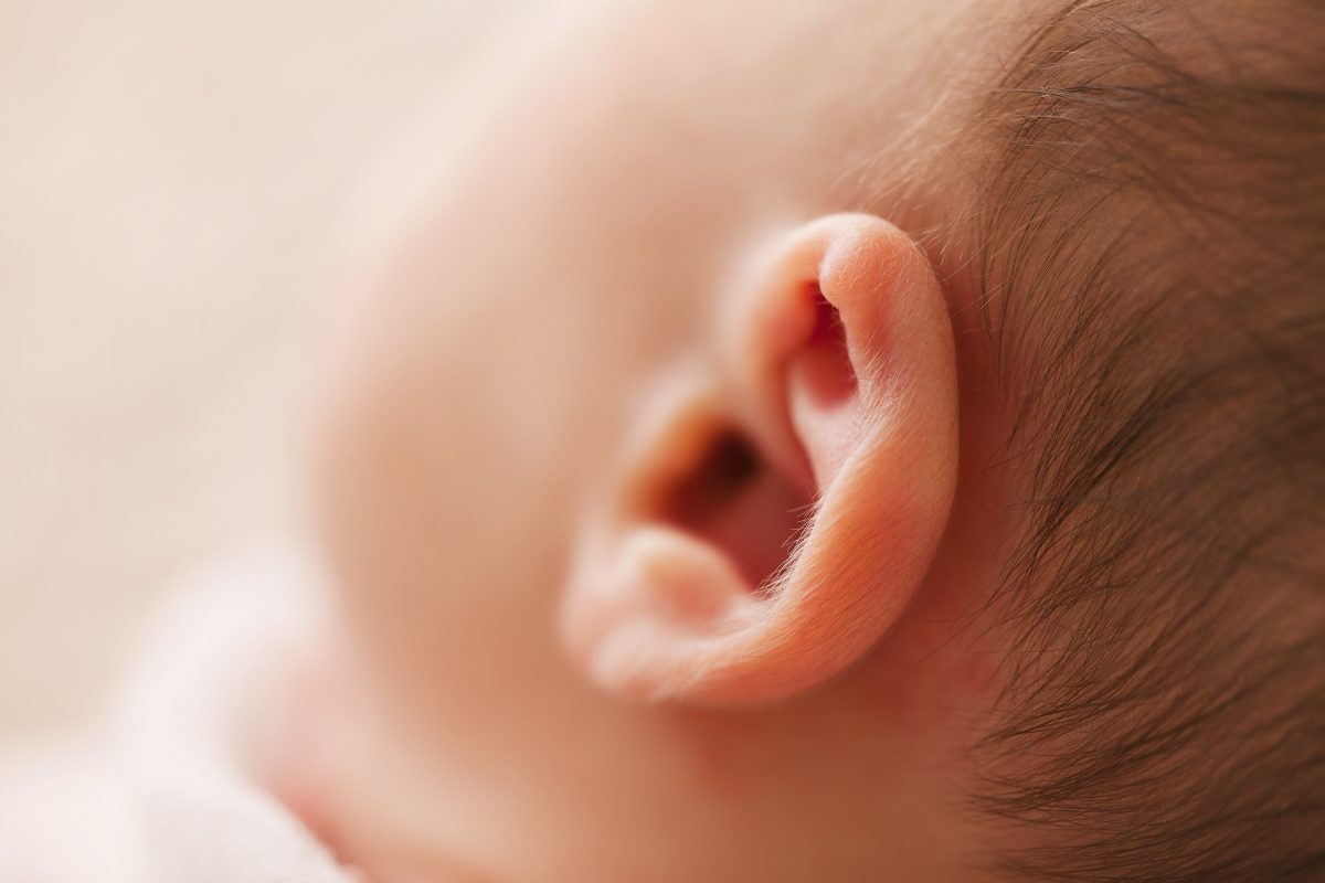 baby-child-ear-374765-1200×800